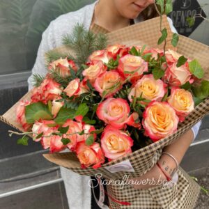 Букет от 25 рози “Peach love”