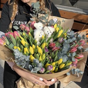 Букет от 131 лалета  “Обичай ме”