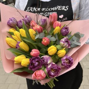 Букет от 31 лалета ”Сладка целувка”