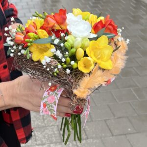Букет фрезии “Цъфтящо сърце”