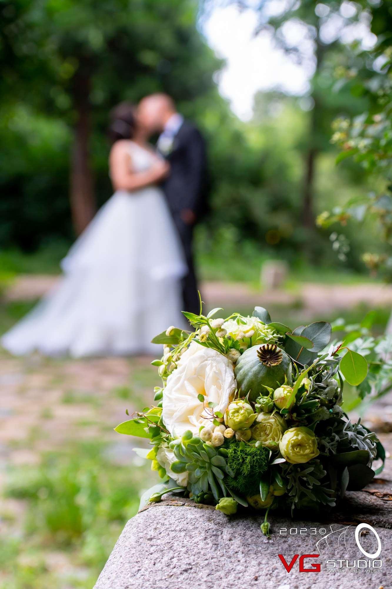 Цялостна сватбена украса от естествени цветя