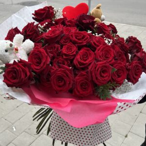 Букет от 51 червени рози – любов без край
