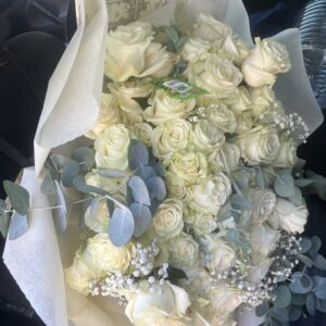 Букет от 56 рози “Нежна тишина”