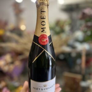 Шампанско Moët & Chandon – елегантност в златисти мехурчета 🥂