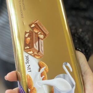 🍫 Швейцарски шоколад Lindt Swiss Premium Milk Chocolate with Almonds – 300 g