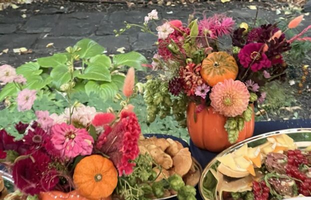 Цветята с мисия: Siana Flowers за Dream House и Британското посолство „British Embassy Sofia“