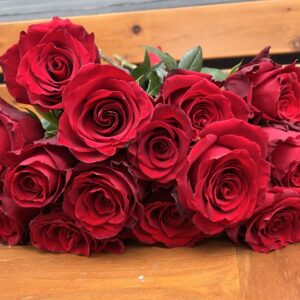 Букет от 17 червени рози - “17 удара любов”