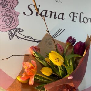 Букет от лалета “Пролет в дланите“