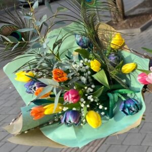 Букет от лалета “Пухкава прегръдка“