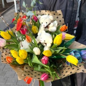 Букет от лалета “Мечешка любов”