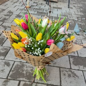 Букет от 25 лалета “Цветна утрин”