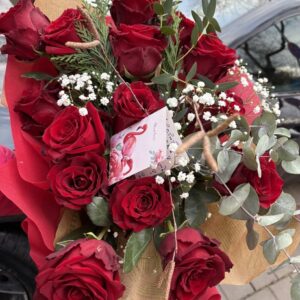 Букет от 15 червени рози „Когато любовта остава“