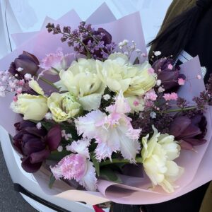 Букет “Пролетен шепот с лалета”