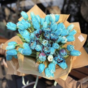 Букет от VIP лалета  “Синя приказка” – VIP Royal Blue