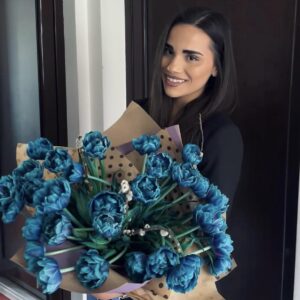 Букет от сини ВИП лалета “Небесна магия” Премиум букет